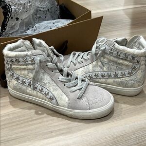 Women's High-Top Sneakers with Star Accents